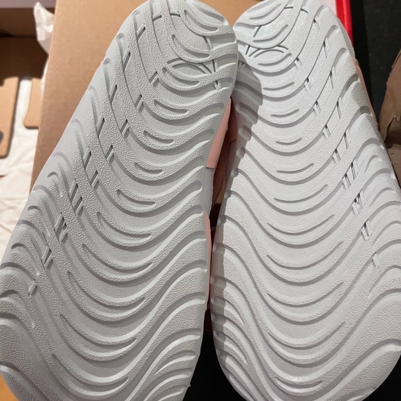 Nike Sunray Protect 2 size 11C water shoes in arctic orange/pure platinum. - Picture 2 of 3